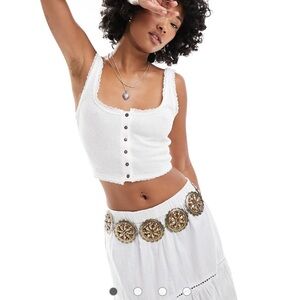 Chic White Buttoned Crop Top